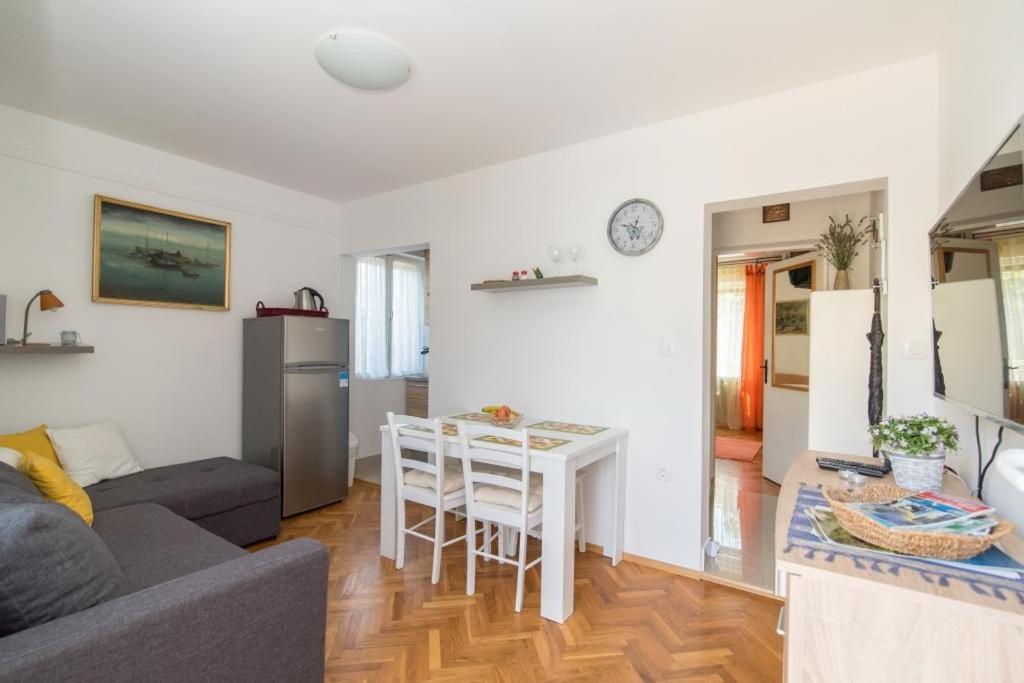 Apartments Natasa Supetar Extérieur photo