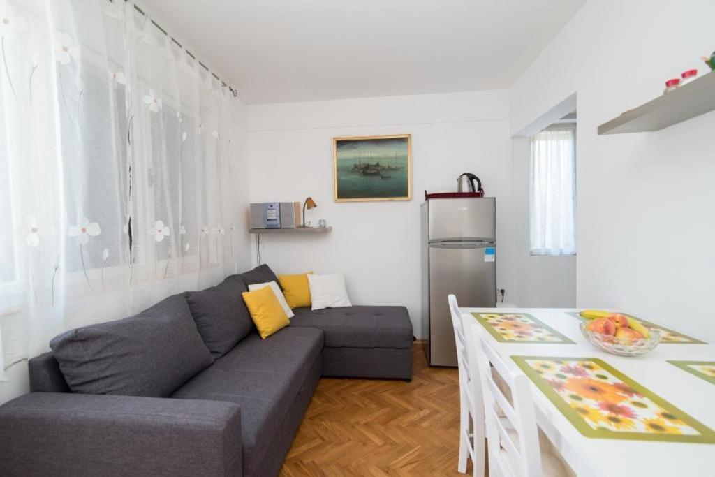 Apartments Natasa Supetar Extérieur photo