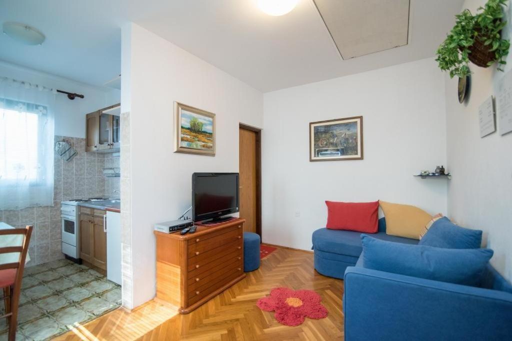 Apartments Natasa Supetar Extérieur photo