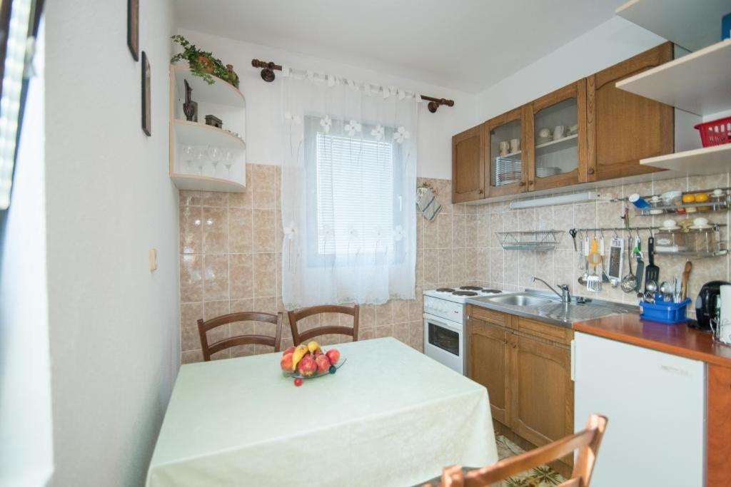 Apartments Natasa Supetar Extérieur photo