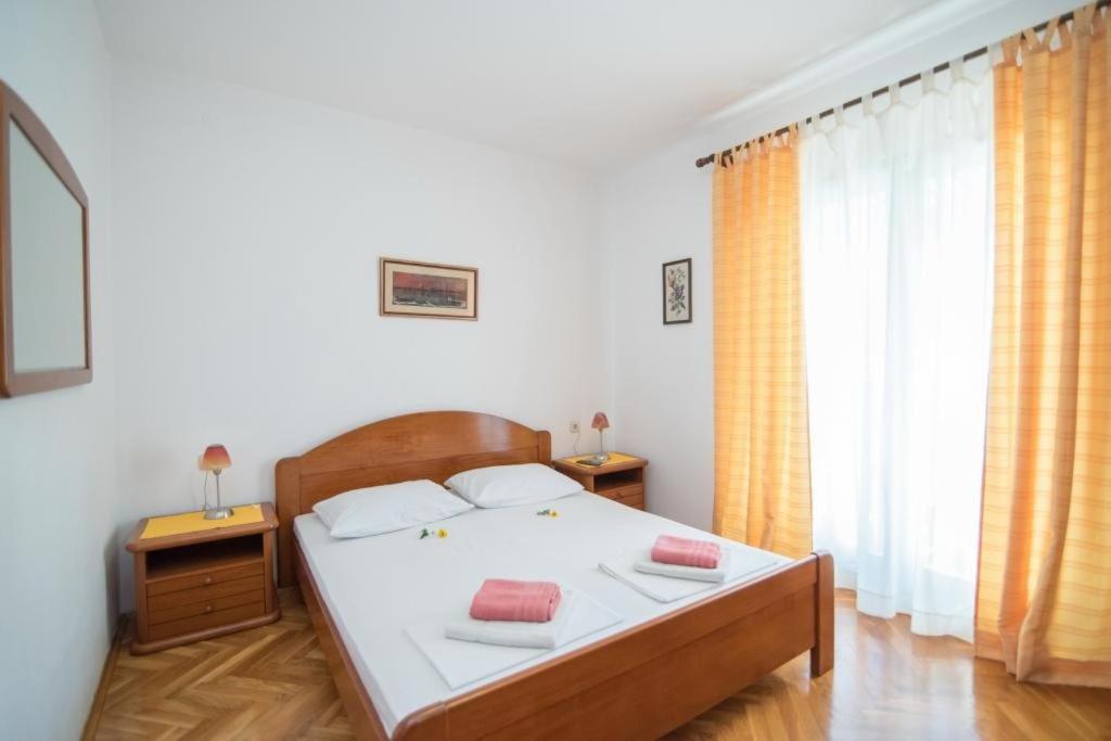 Apartments Natasa Supetar Extérieur photo