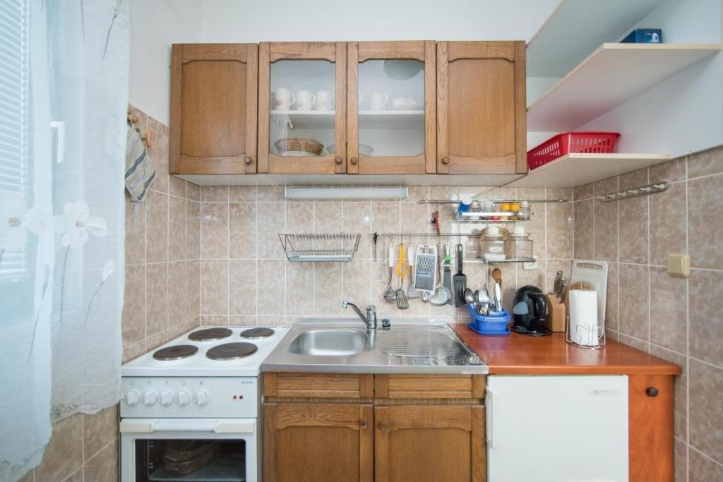 Apartments Natasa Supetar Extérieur photo