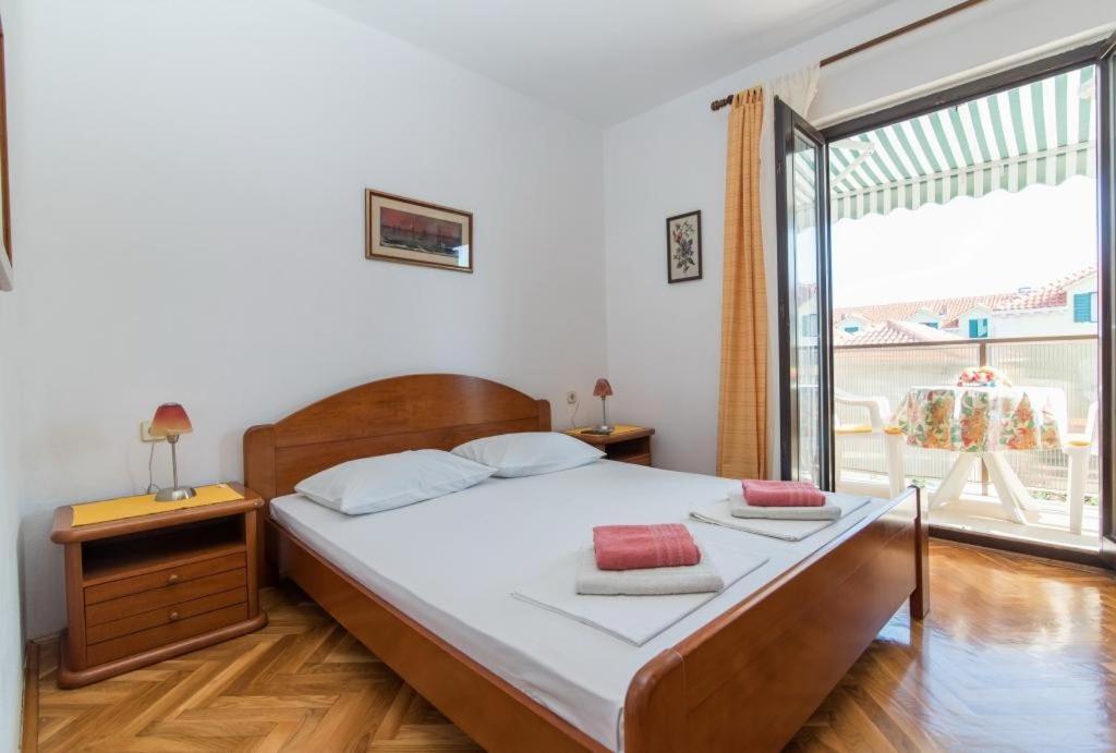 Apartments Natasa Supetar Extérieur photo