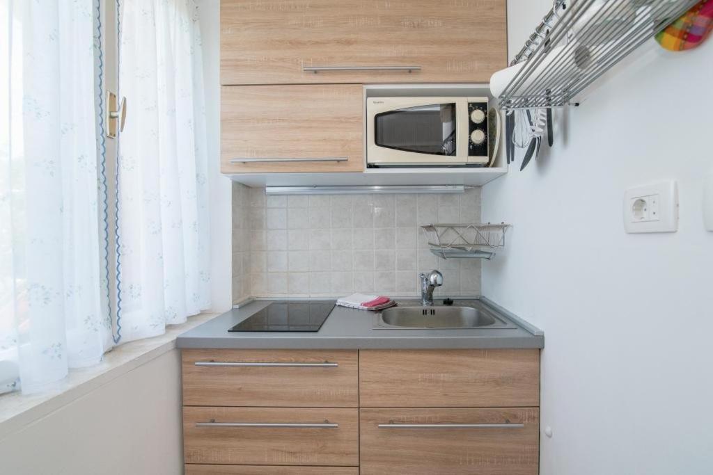 Apartments Natasa Supetar Extérieur photo