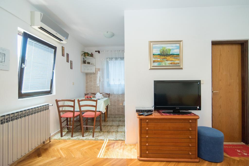 Apartments Natasa Supetar Extérieur photo