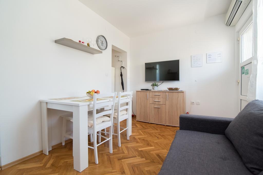 Apartments Natasa Supetar Extérieur photo