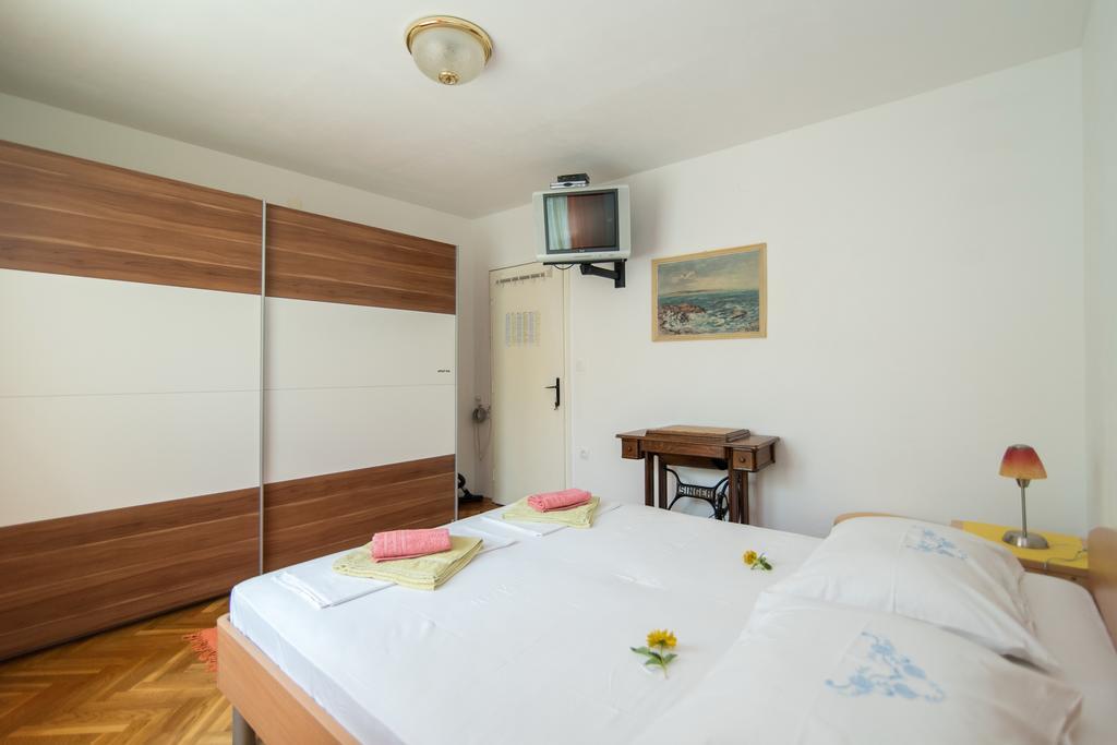 Apartments Natasa Supetar Extérieur photo